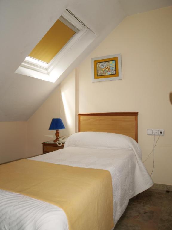 Hotel Al-Yussana Lucena Szoba fotó